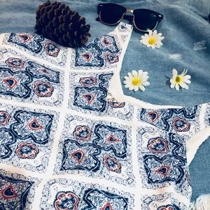 Sleeveless V-neckline Tank Top